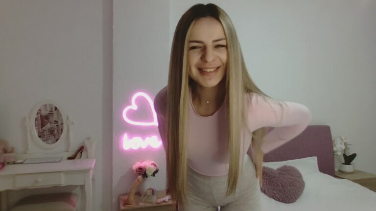 EMYILIA's Streamate show and profile