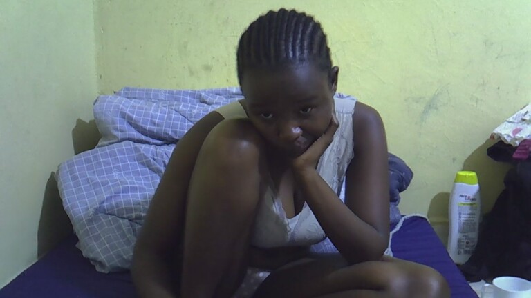 Petitebeby19's Streamate show and profile