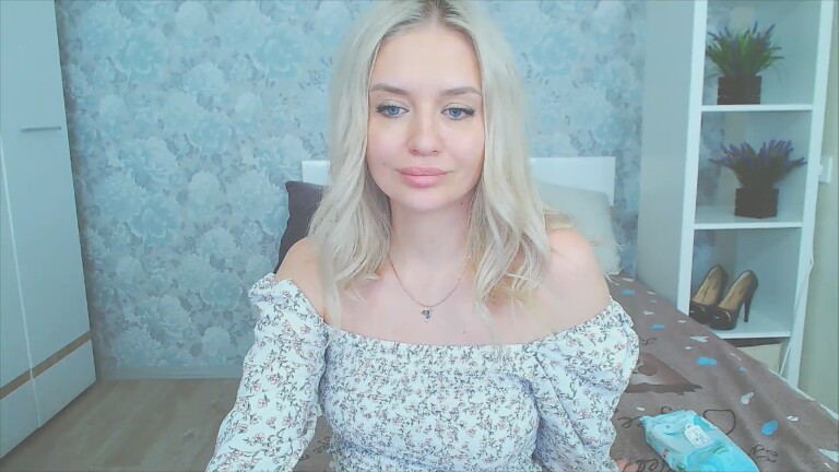 Lindy18's Streamate show and profile