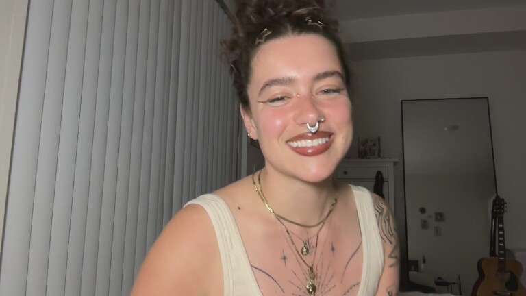 Velvette_Peach's Streamate show and profile