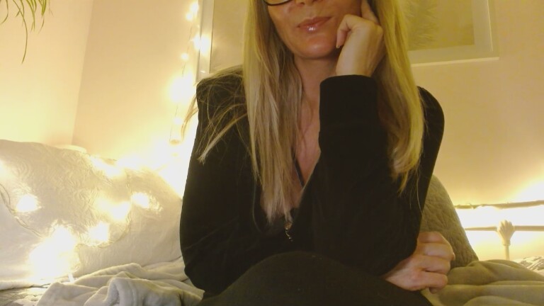 MissMilaRae's Streamate show and profile