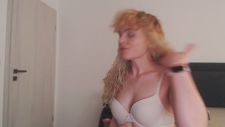 EVYE's Streamate show and profile