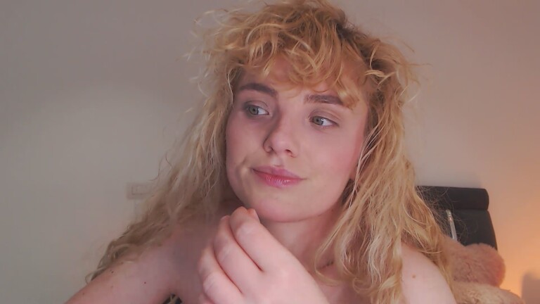 EVYE's Streamate show and profile